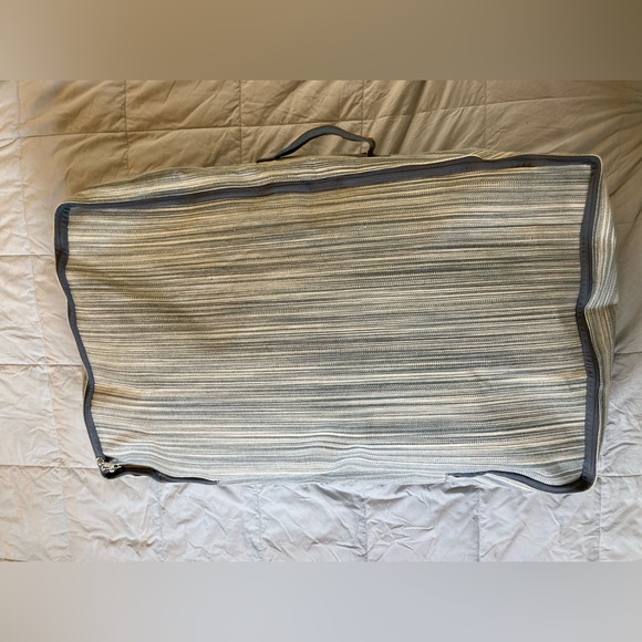 Cloth soft side blue/white underbed storage cases 31” x 19”x 6”EUC (3 available) - Picture 4 of 11